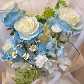 Azura Sky Zure Rose Bouquet | Toronto Flower Delivery | Floristry Standard