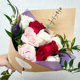 Rose Bunch Florist's Choice / 1 Dozen Bouquet (12 roses) / No Vase