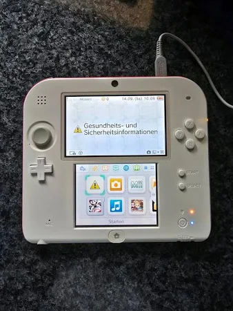 Nintendo 2DS mit Mario Kart + 3 weitere Spiele etc.