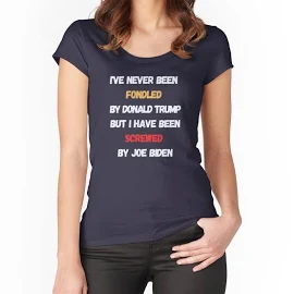 Ich wurde nie von Donald Trump Gestreichelt, aber Ich wurde von Joe Biden verarscht Donald Trump T-Shirt mit Rundhalsausschnitt für Frauen