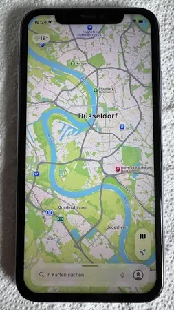 iPhone 11 mit 64 GB und induktive Ladestation 3-in-1