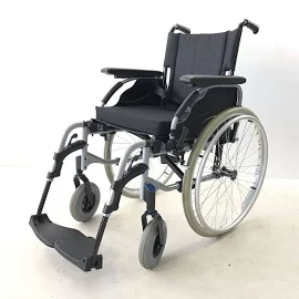 Rollstuhl Invacare Action² NG Faltrollstuhl Leichtlaufrollstuhl Sitzbr. 45 cm