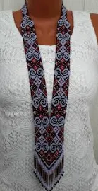 Collier ukrainien / Collier de perles tissé Ethnique gerdan avec motif ukrainien National dans les couleurs Ukrainiennes traditionnelles, avec Boucle