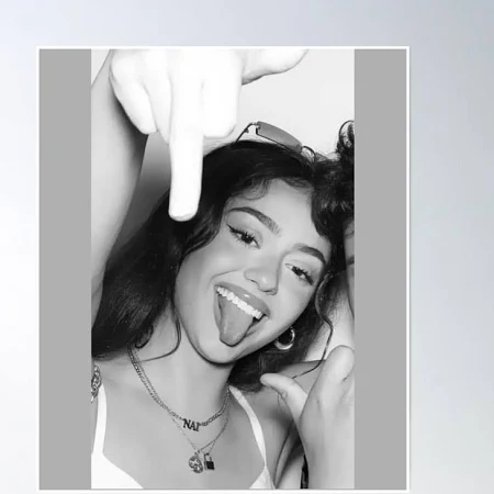 Nailéa Devora Heureuse Youtube Poster