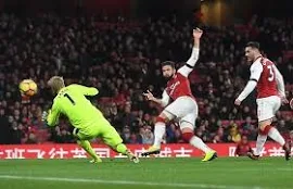 Tote Bag of Giroud Scores Fifth Goal: Arsenal Dominate Huddersfield Town