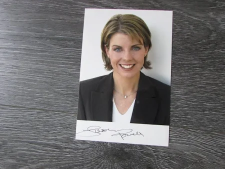 Susan Powell Bbc News Weather Presenter & Forecaster Original Hand