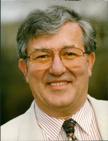 Bill Giles BBC Weatherman since 1975 - Vintage Photograph