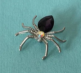 Spilla di Ragno con Strass Viola, Spilla di Ragno d'argento, Spilla di Ragno Viola, Spilla di ragno, Spilla di Ragno di Halloween, Spilla di Halloween