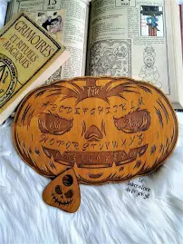 Ouija, tavola Ouija, tavola Ouija, spiritualismo, wicca, paranormale, strega, stregoneria, tavola Ouija, Halloween