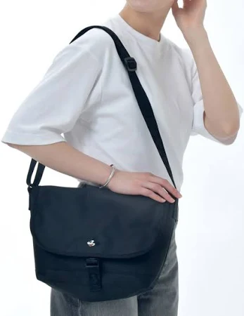 再入荷/ミッキー メッセンジャーバッグ フェイス 刺しゅう Casual Bag