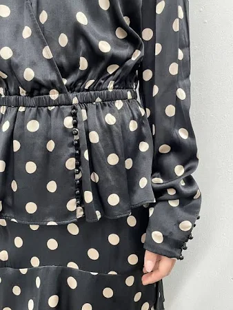 더쿠플스 실크 디테일 도트 셋업