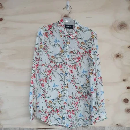 더쿠플스 새문양 블라우스