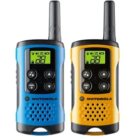 Рация Motorola TLKR-T40 walkie talkie предоставляет лицензию и включает в себя ключевые функции, такие как ЖК-дисплей, 8 каналов и диапазон до 4 км