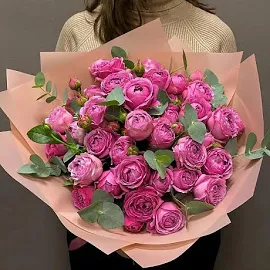 Роскошные пионовидные розы Мисти баблс