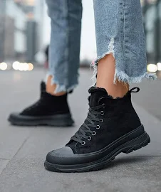 Жіночі утеплені спортивні кросівки а-ля кеди чорного кольору Benvilo- Взуття