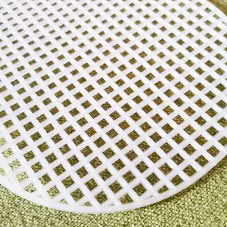 Канва пластикова біла овальна, 12,5*20 см