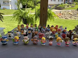 Lot Of 50 Little People, 30 People And 20 Animals All In Great Shape.