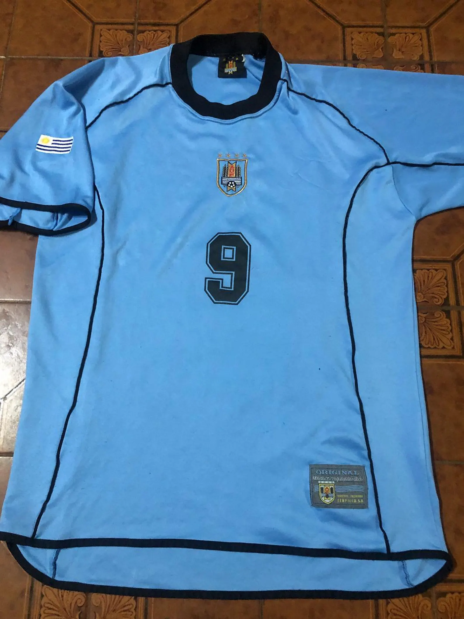 Uruguay ORIGINAL players jersey WC qualifiers TENFIELD !