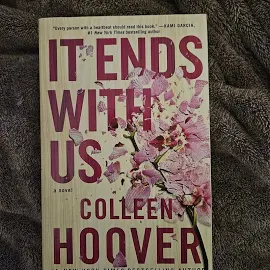 Bestseller It Ends With Us - Colleen Hoover - New Books | Color: Gold