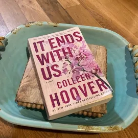 Atria Colleen Hoover It Ends With Us - Books